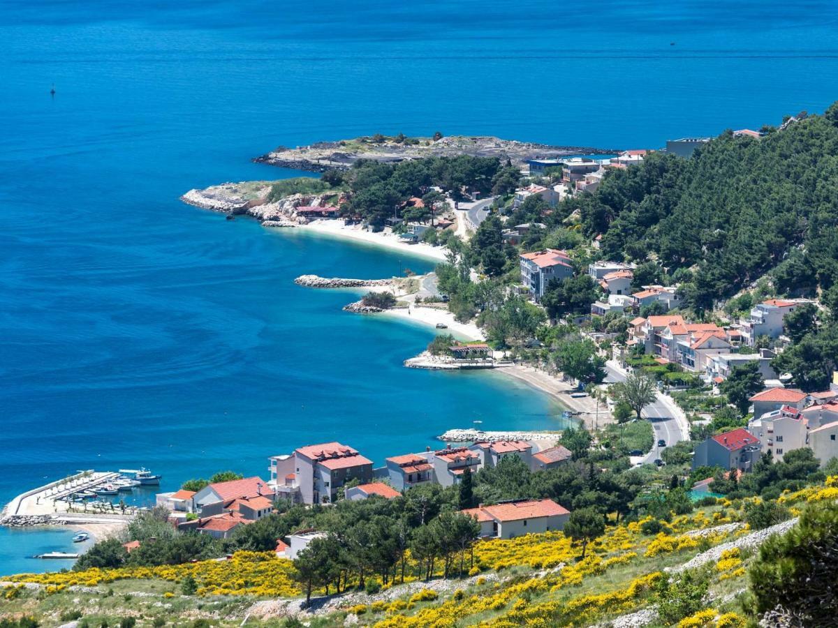 Nestos Omis